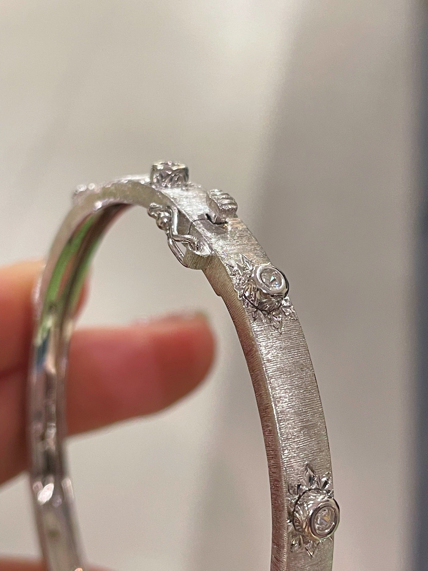 Artisanal Buccellati - Style Satin Finish Cuff - floysun