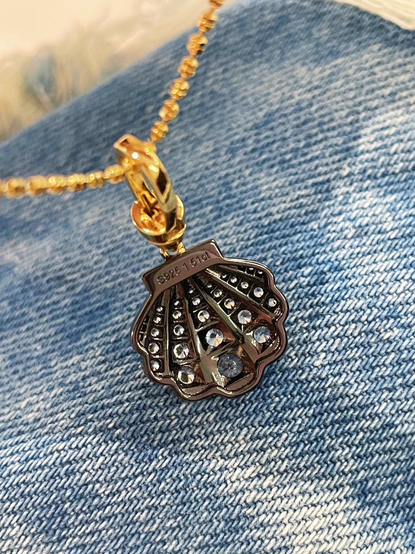 Black Gold Shell Necklace with Gradient Lab - Grown Diamonds - floysun
