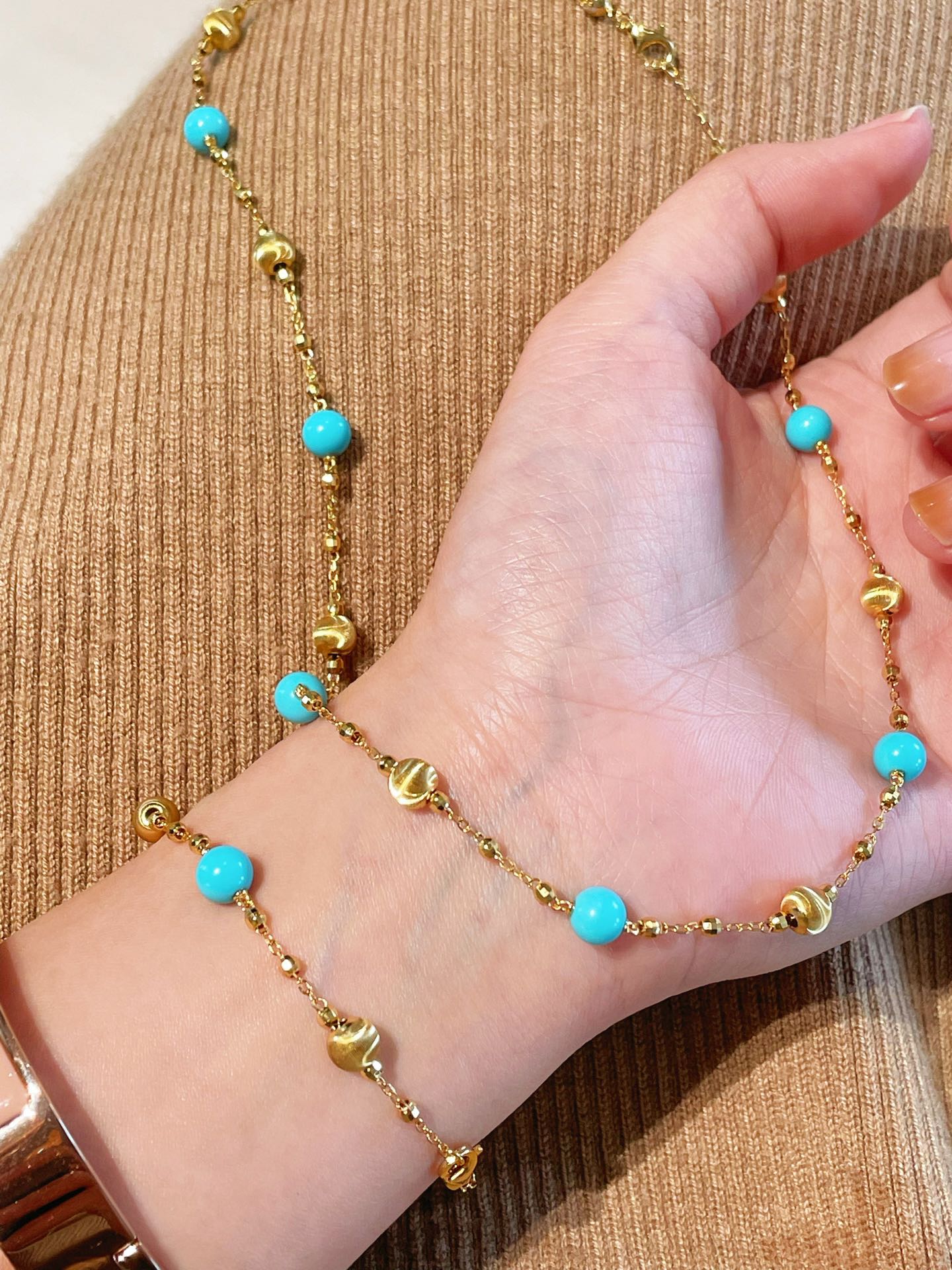 Blue Turquoise & Brushed Gold Beaded Chain Pull Bracelet - floysun