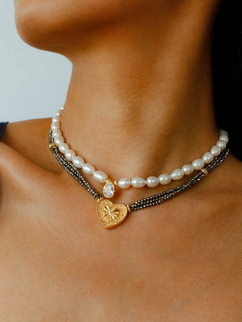 Boho Chic Pearl Necklace with Vintage Heart Pendant – Soft Glow Elegance - floysun
