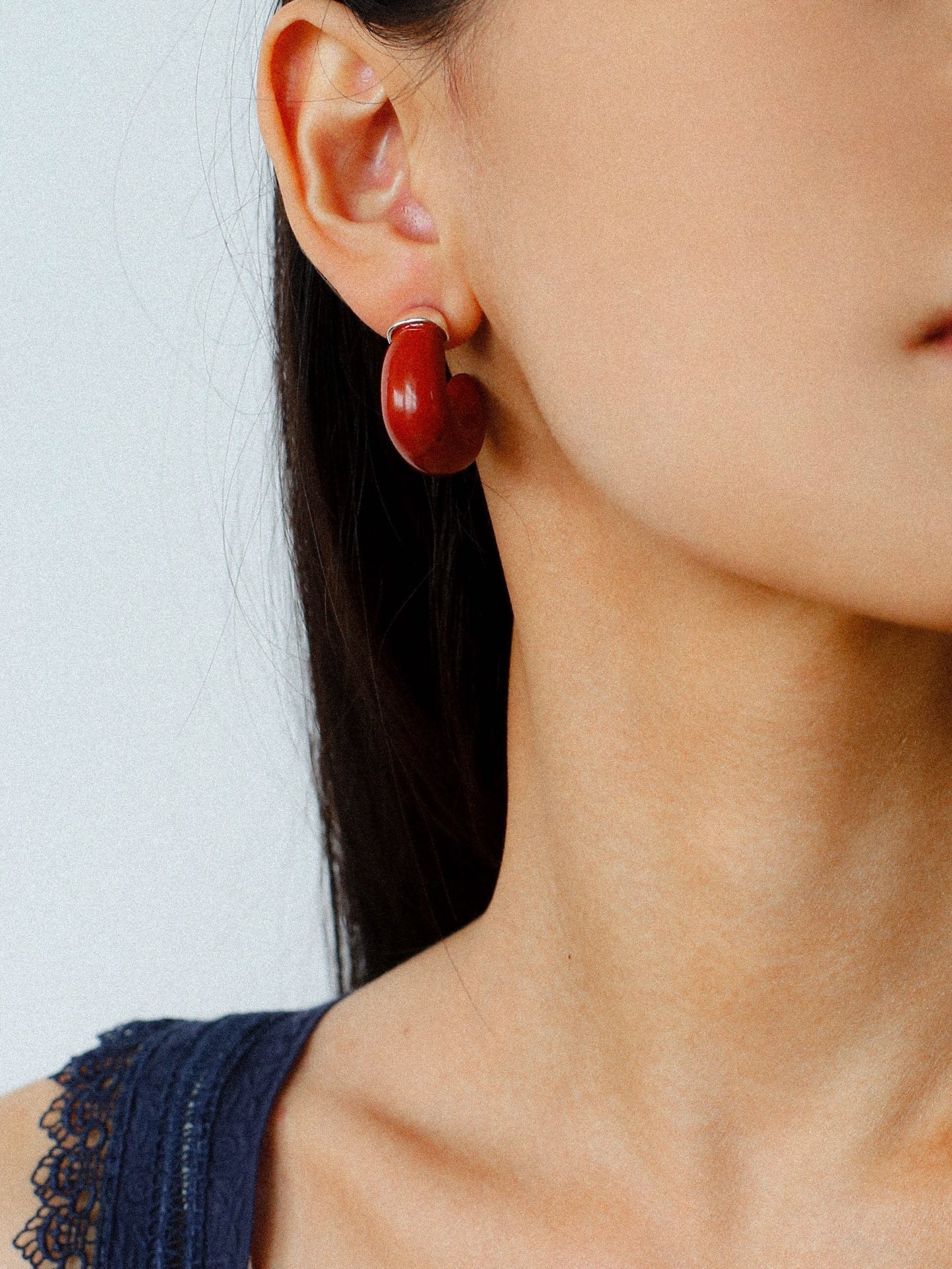 Bold Arc – Natural Stone C - Hoop Earrings in Black Onyx, Tiger’s Eye & Red Stone - floysun
