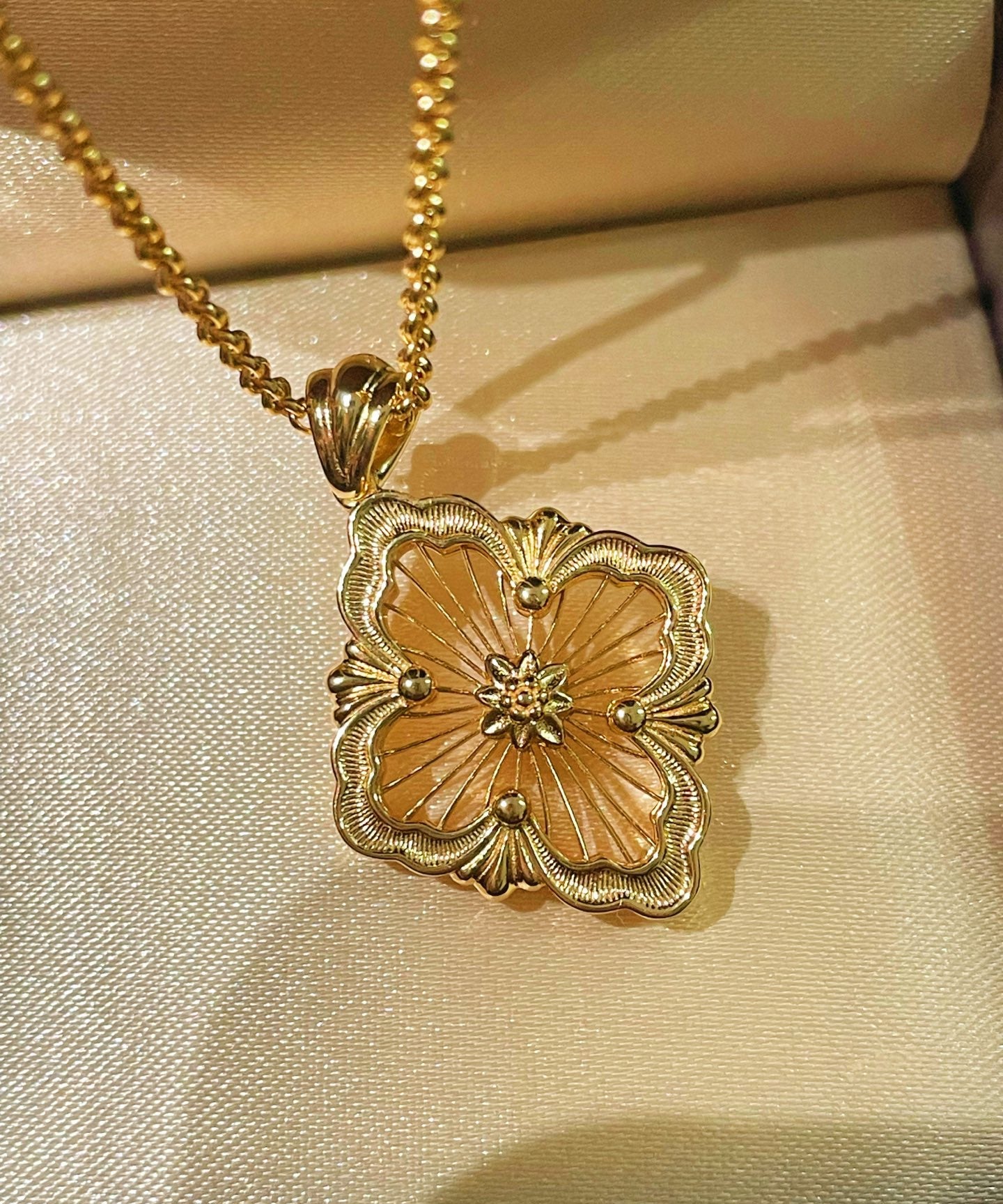 Buccellati - Inspired Honeycomb Clover Necklace - floysun