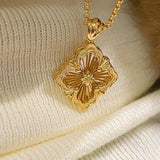 Buccellati - Inspired Honeycomb Clover Necklace - floysun