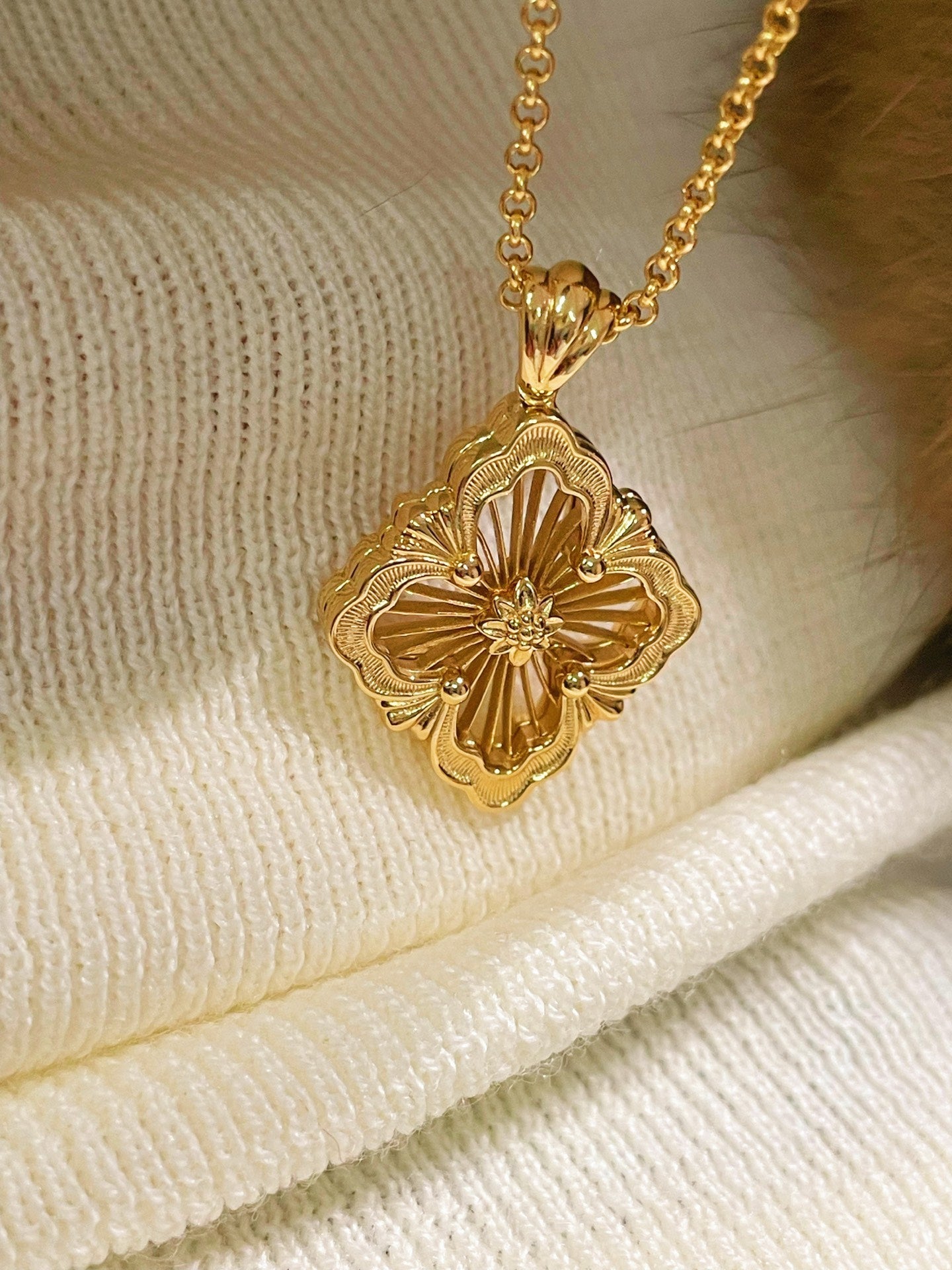 Buccellati - Inspired Honeycomb Clover Necklace - floysun