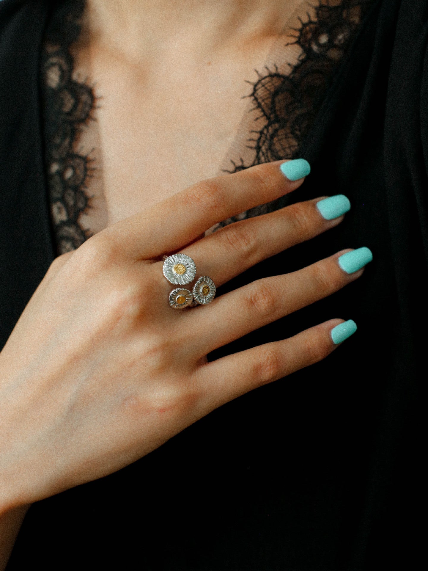 Buccellati - Inspired Three Daisy Ring - floysun