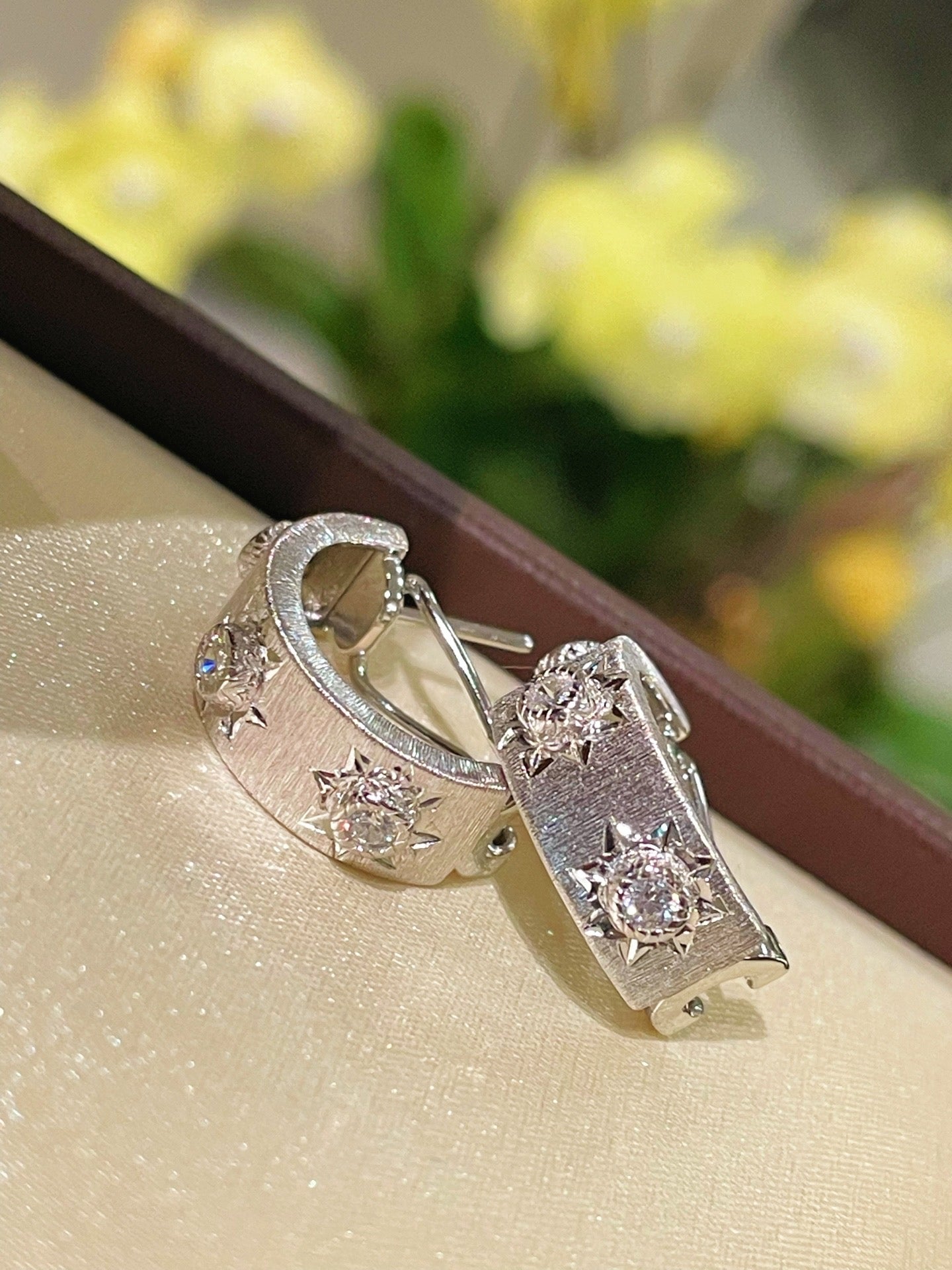 Buccellati - Style Satin Finish Hoop Earrings - floysun