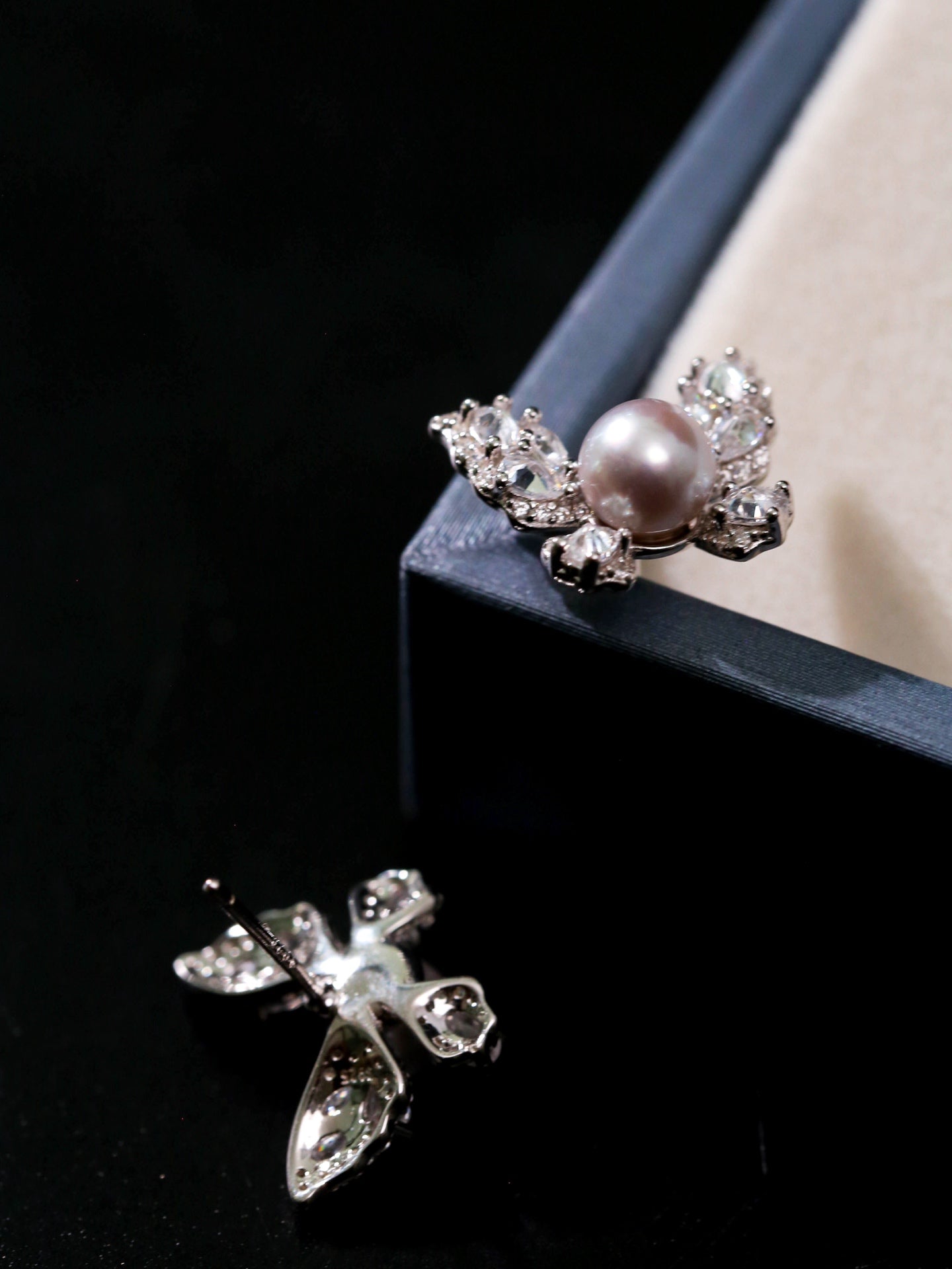 Butterfly Spark Grey Pearl Studs - floysun