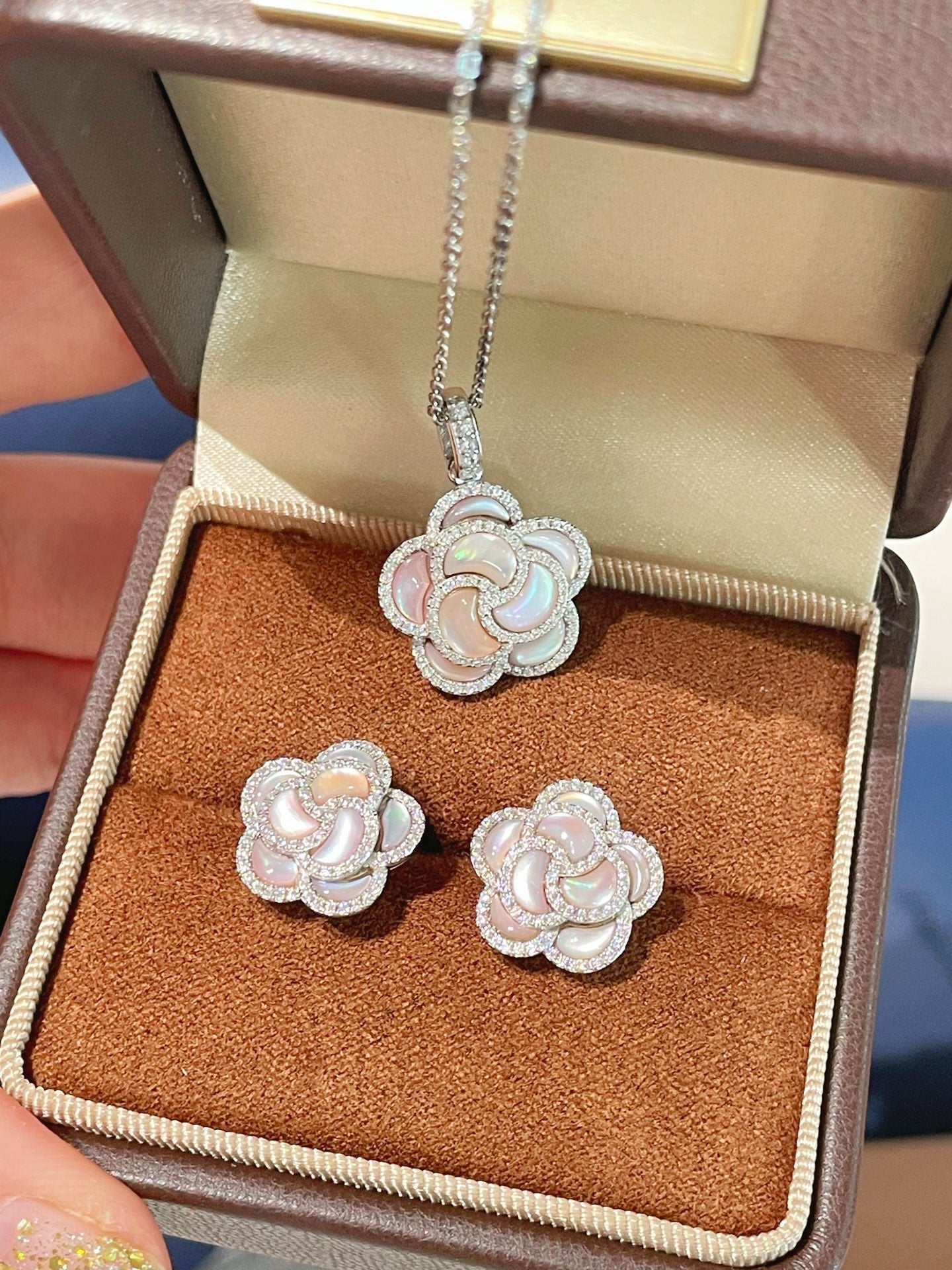 Camellia Sparkle Pendant Necklace – Natural Pink Mother - of - Pearl - floysun