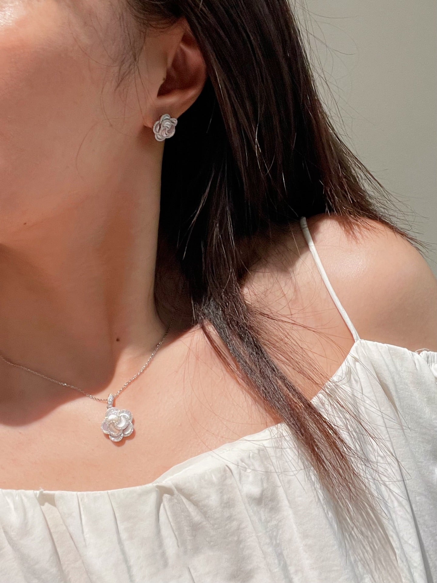 Camellia Sparkle Pendant Necklace – Natural Pink Mother - of - Pearl - floysun