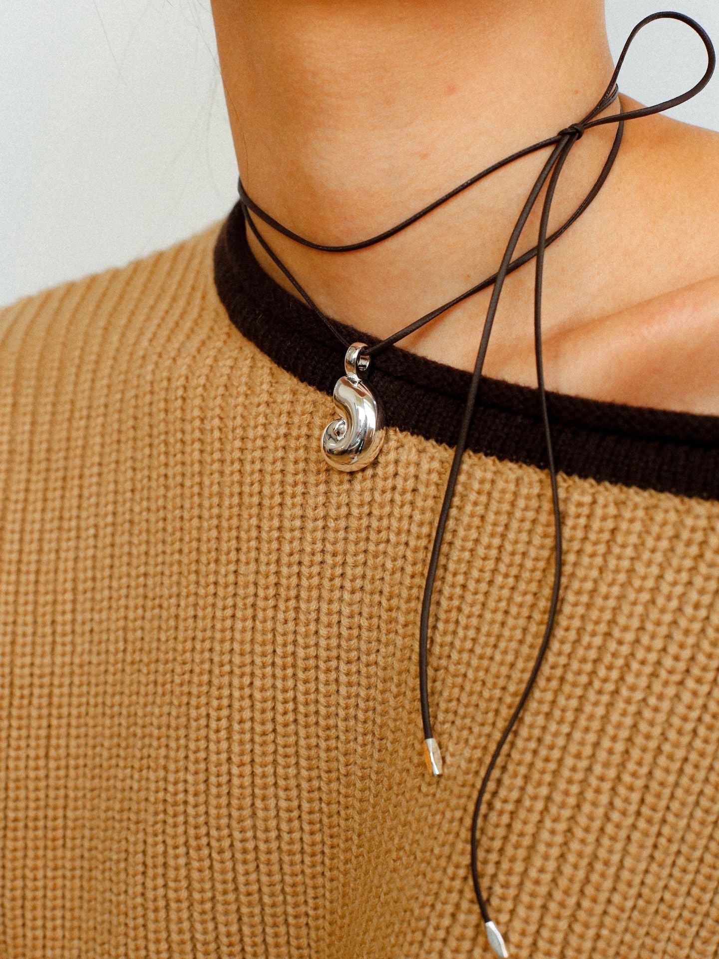 Conch Leather Striped Long Style Pendant Necklace - floysun