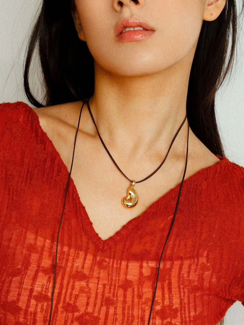 Conch Leather Striped Long Style Pendant Necklace - floysun