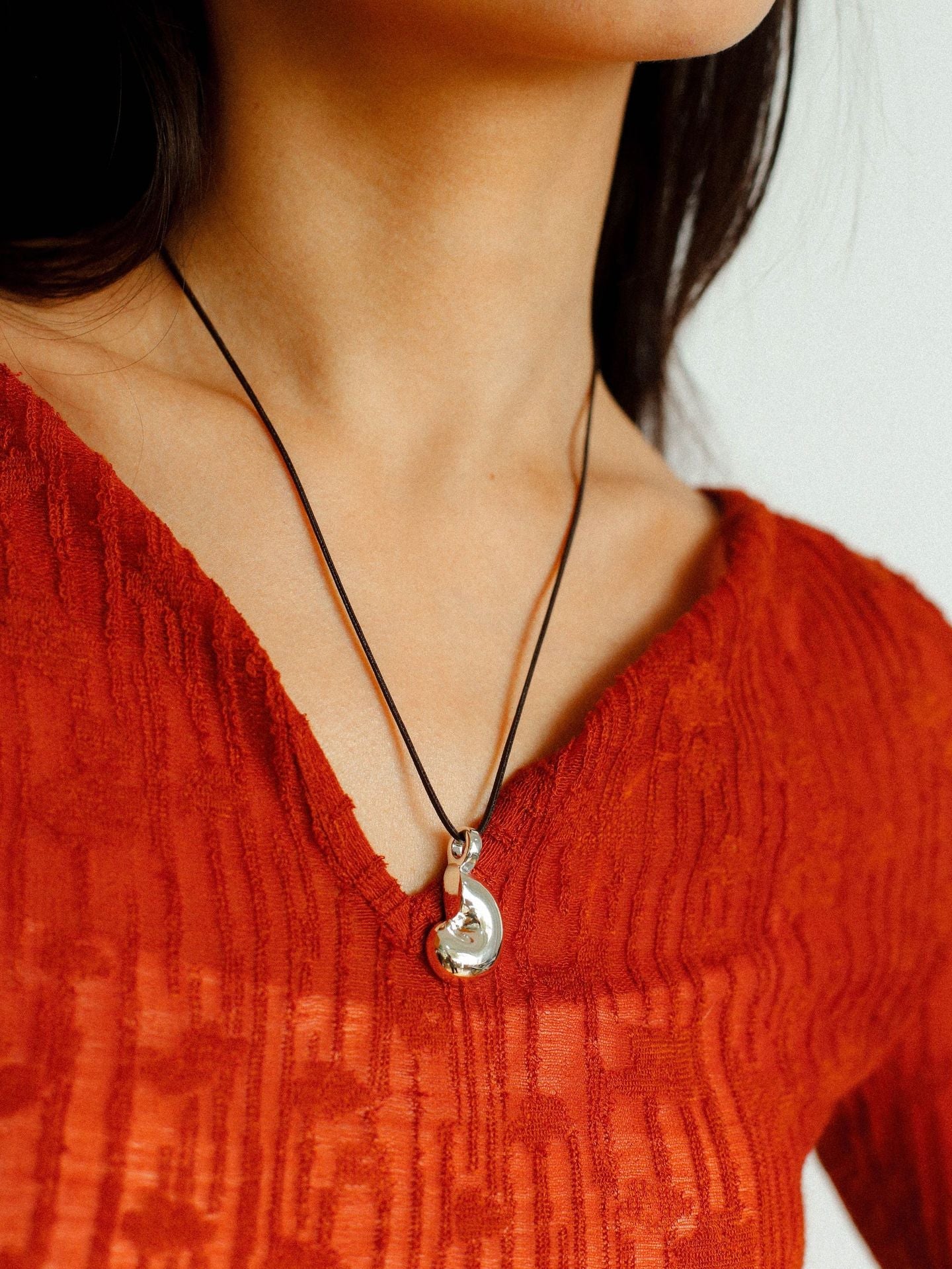 Conch Leather Striped Long Style Pendant Necklace - floysun
