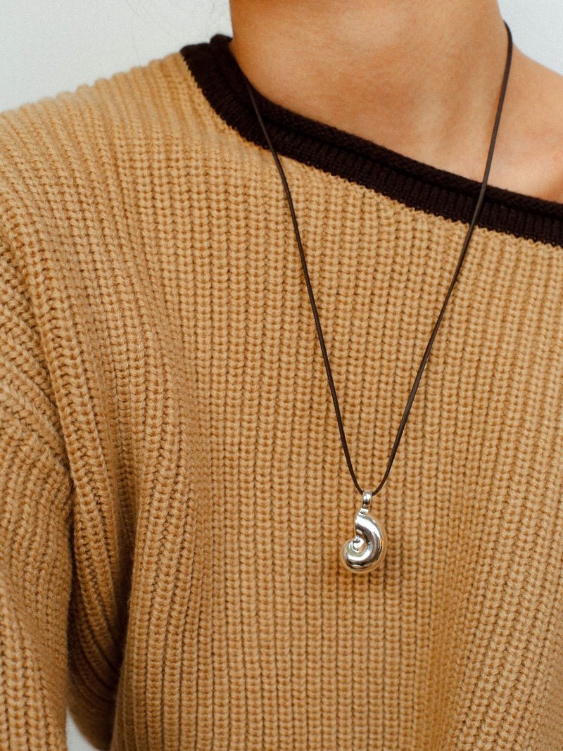 Conch Leather Striped Long Style Pendant Necklace - floysun