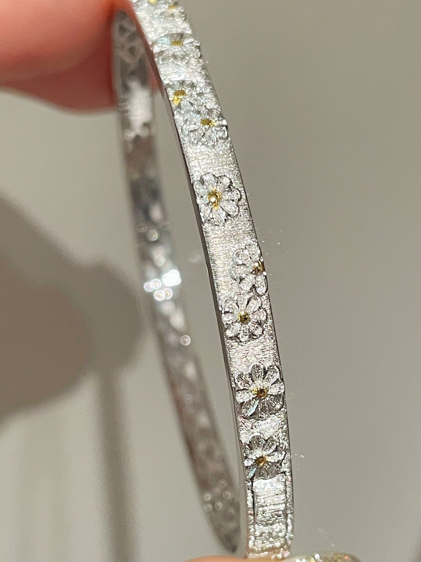 Daisy Breeze Matte Cuff Bracelet - floysun