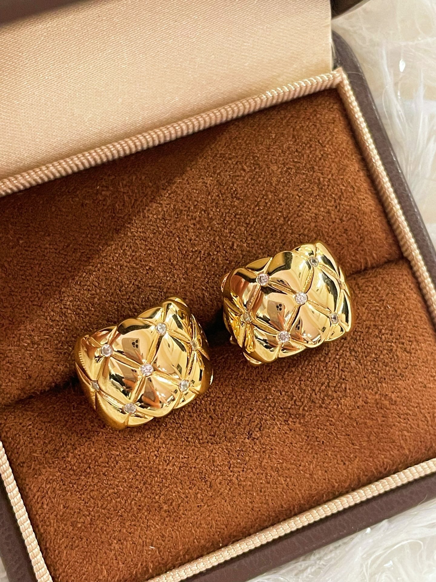 Diamond - Cut Quilted Clip - On Studs - Gold - floysun