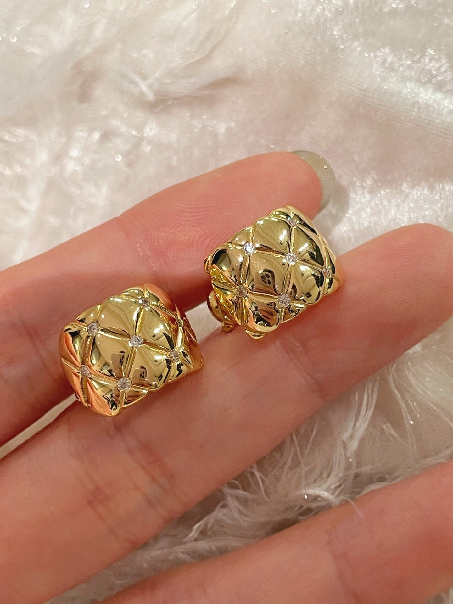 Diamond - Cut Quilted Clip - On Studs - Gold - floysun