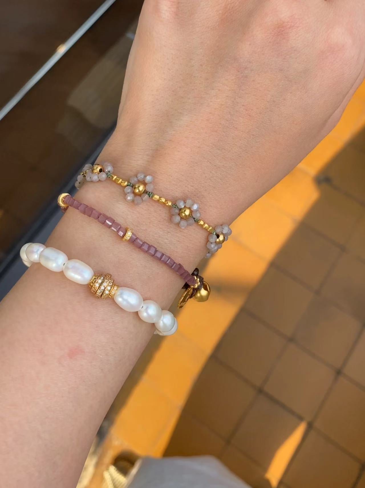 Elegant Natural Pearl Bracelet with Gold & Diamond Accents - floysun