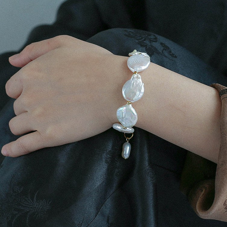Elegant Rebellion Baroque Pearl Statement Bracelet - floysun