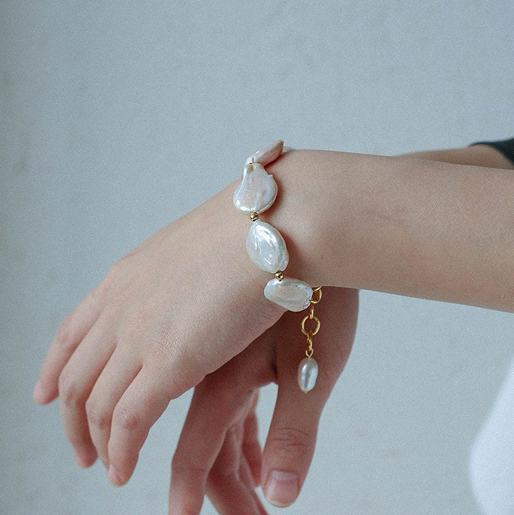 Elegant Rebellion Baroque Pearl Statement Bracelet - floysun