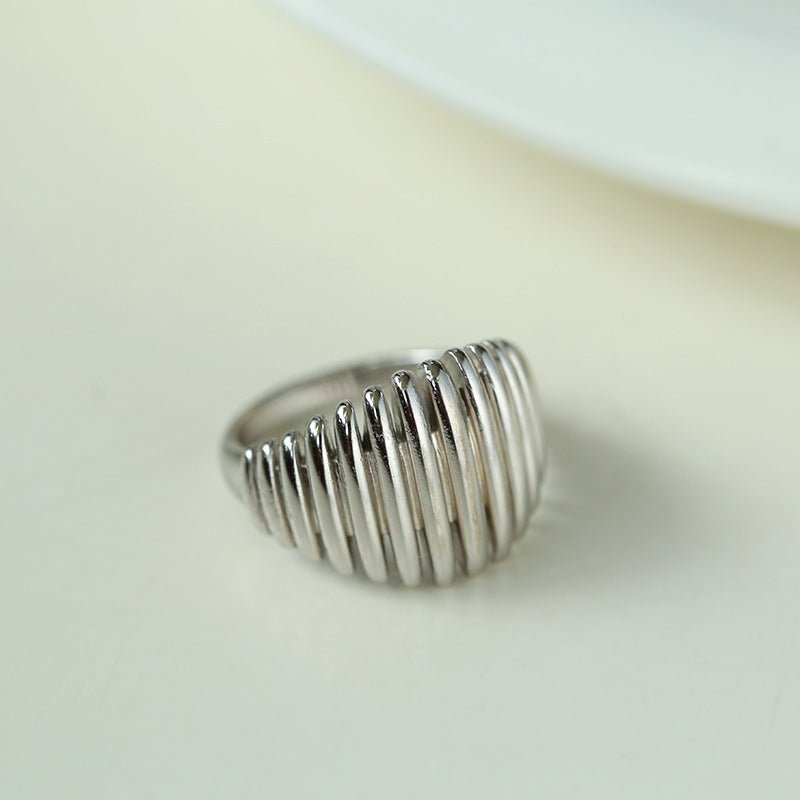 Elegant Vertical Stripe Ring - floysun