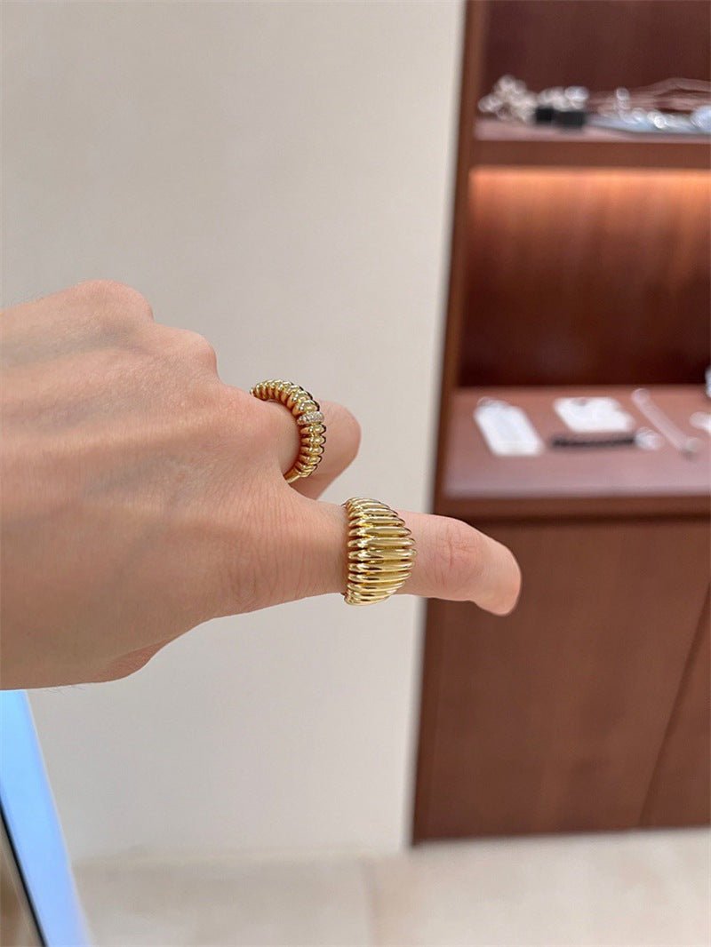 Elegant Vertical Stripe Ring - Gold - floysun