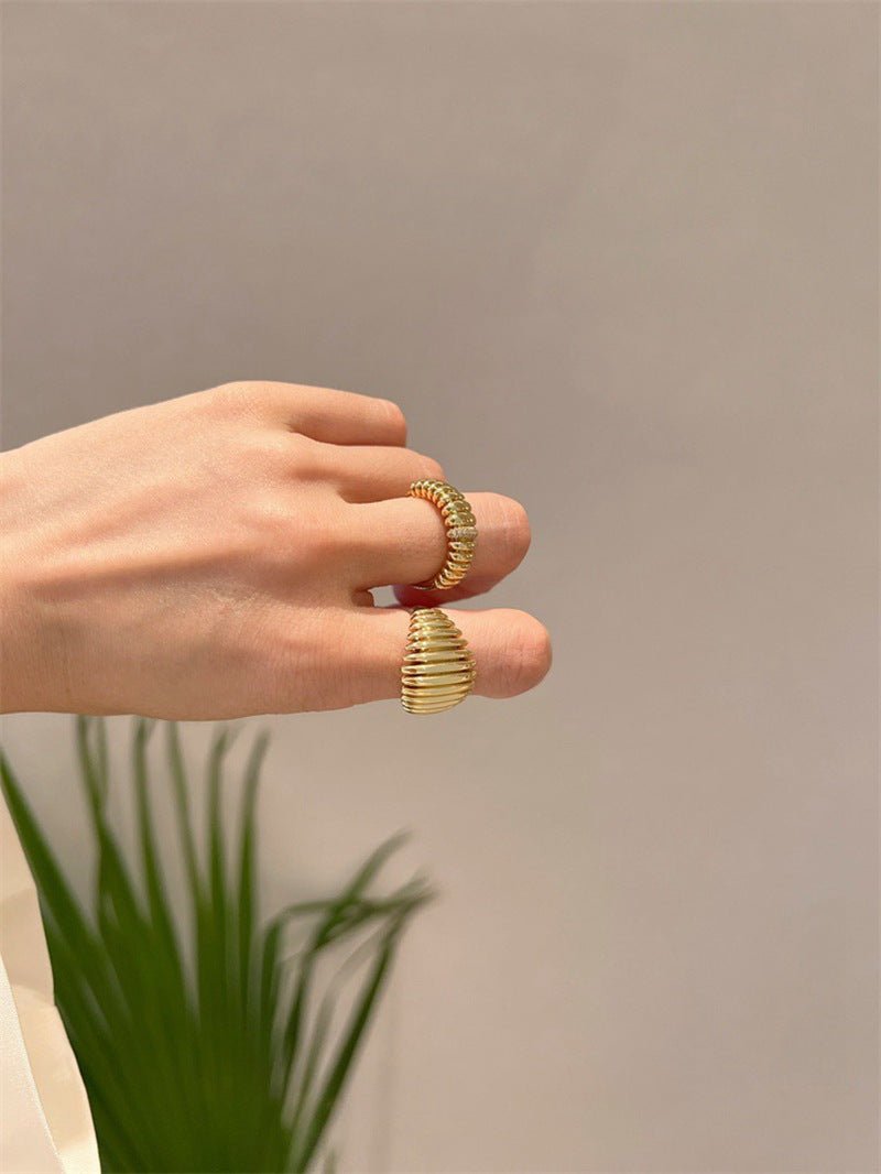 Elegant Vertical Stripe Ring - Gold - floysun