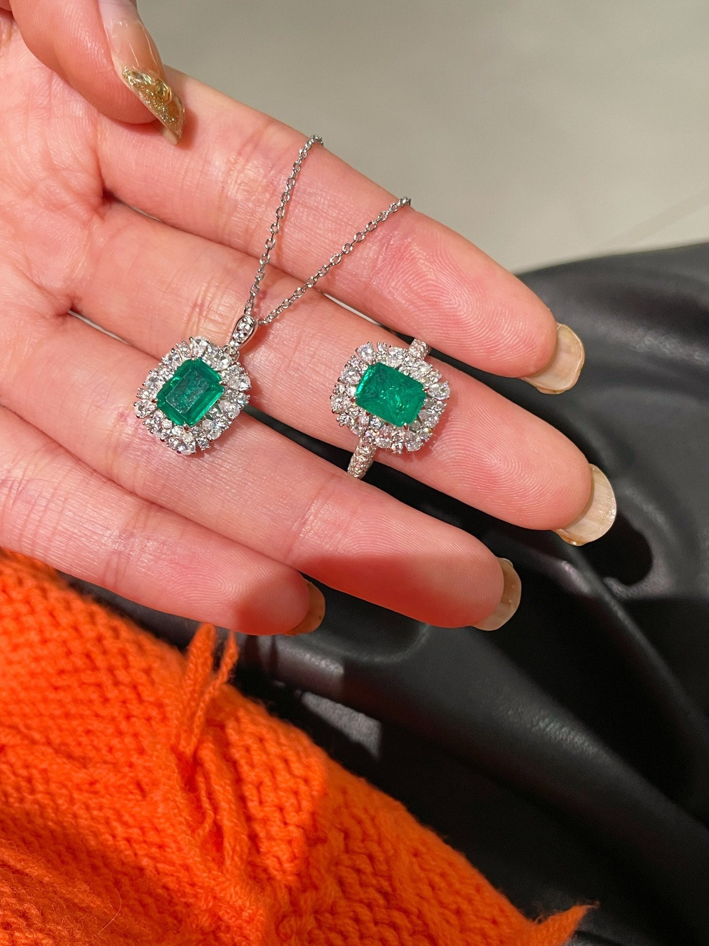 Emerald Elegance Ring – Luxury Craftsmanship - floysun