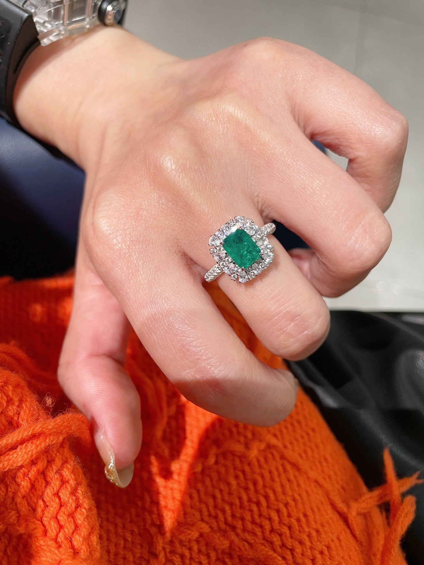 Emerald Elegance Ring – Luxury Craftsmanship - floysun