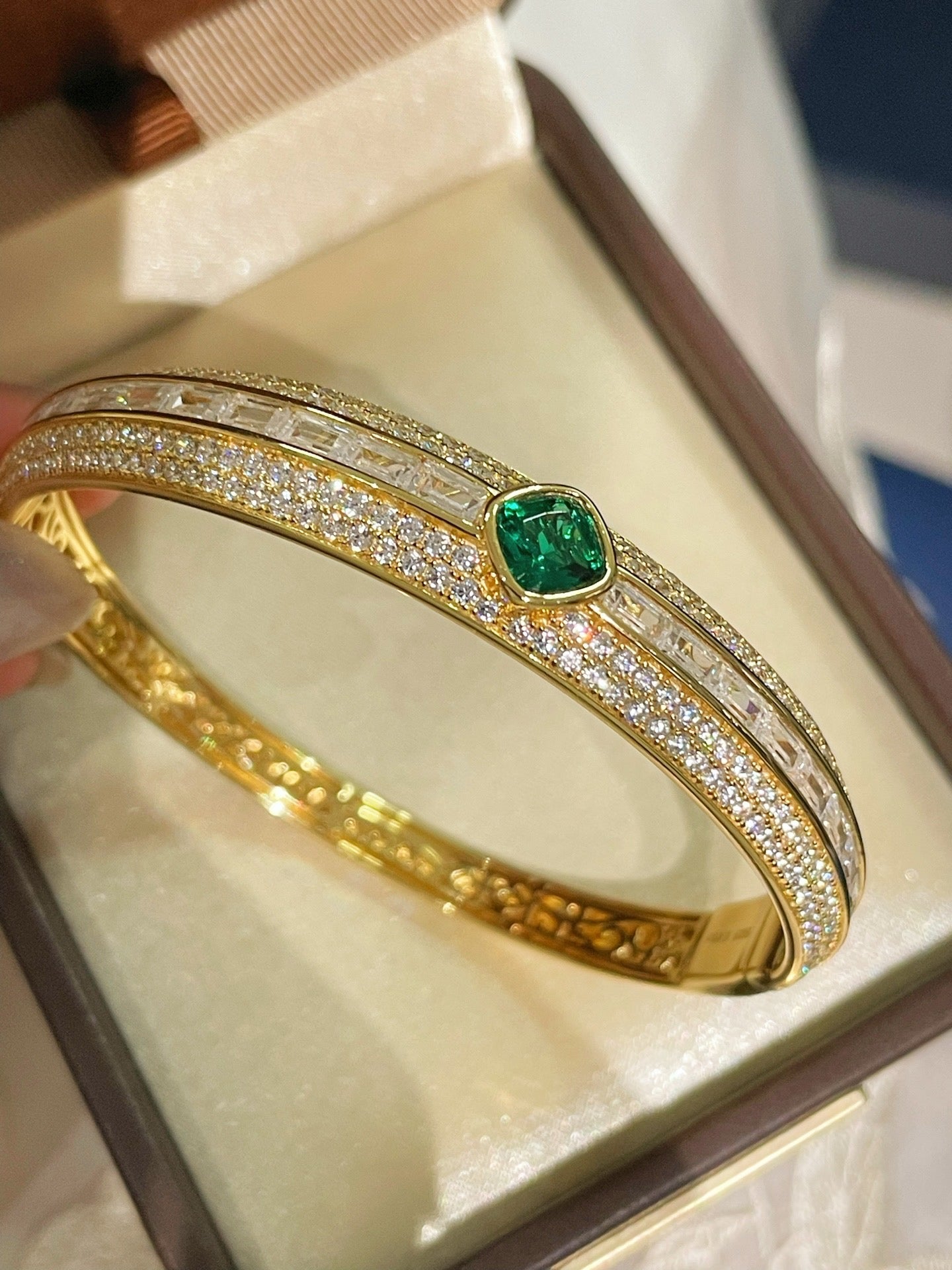 Emerald Ice Sugar Diamond - Cut Wide Bangle - floysun