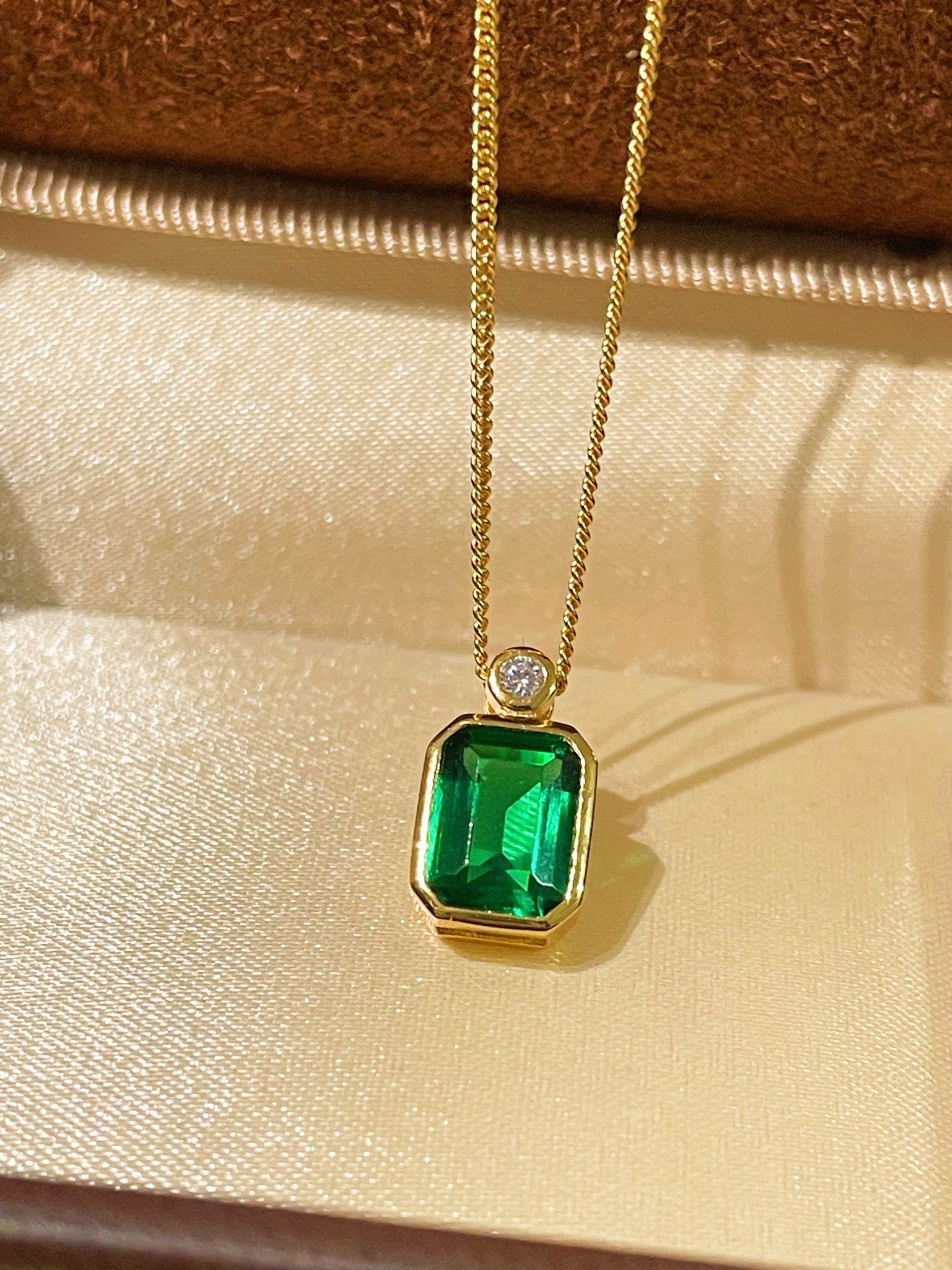 Emerald Perfume Bottle Necklace - floysun