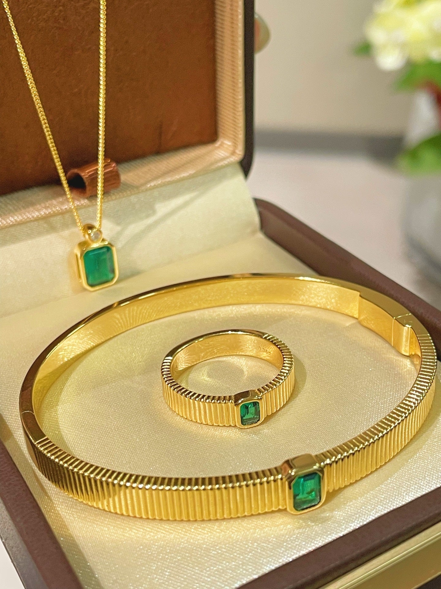Emerald Perfume Bottle Necklace - floysun