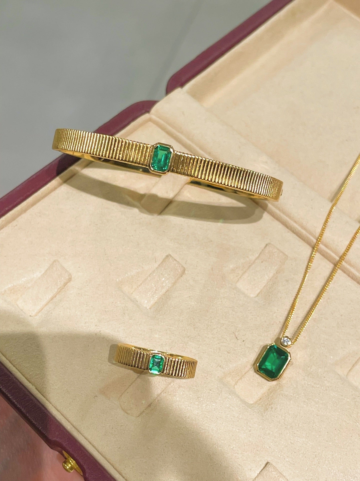 Emerald Perfume Bottle Necklace - floysun