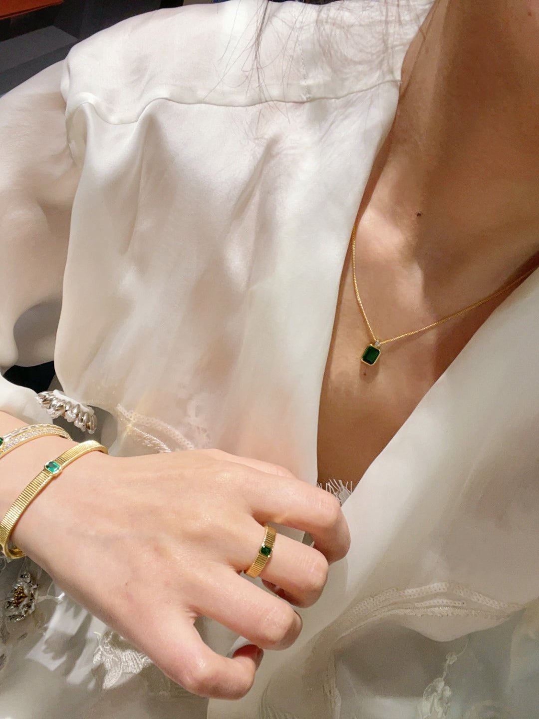 Emerald Perfume Bottle Necklace - floysun
