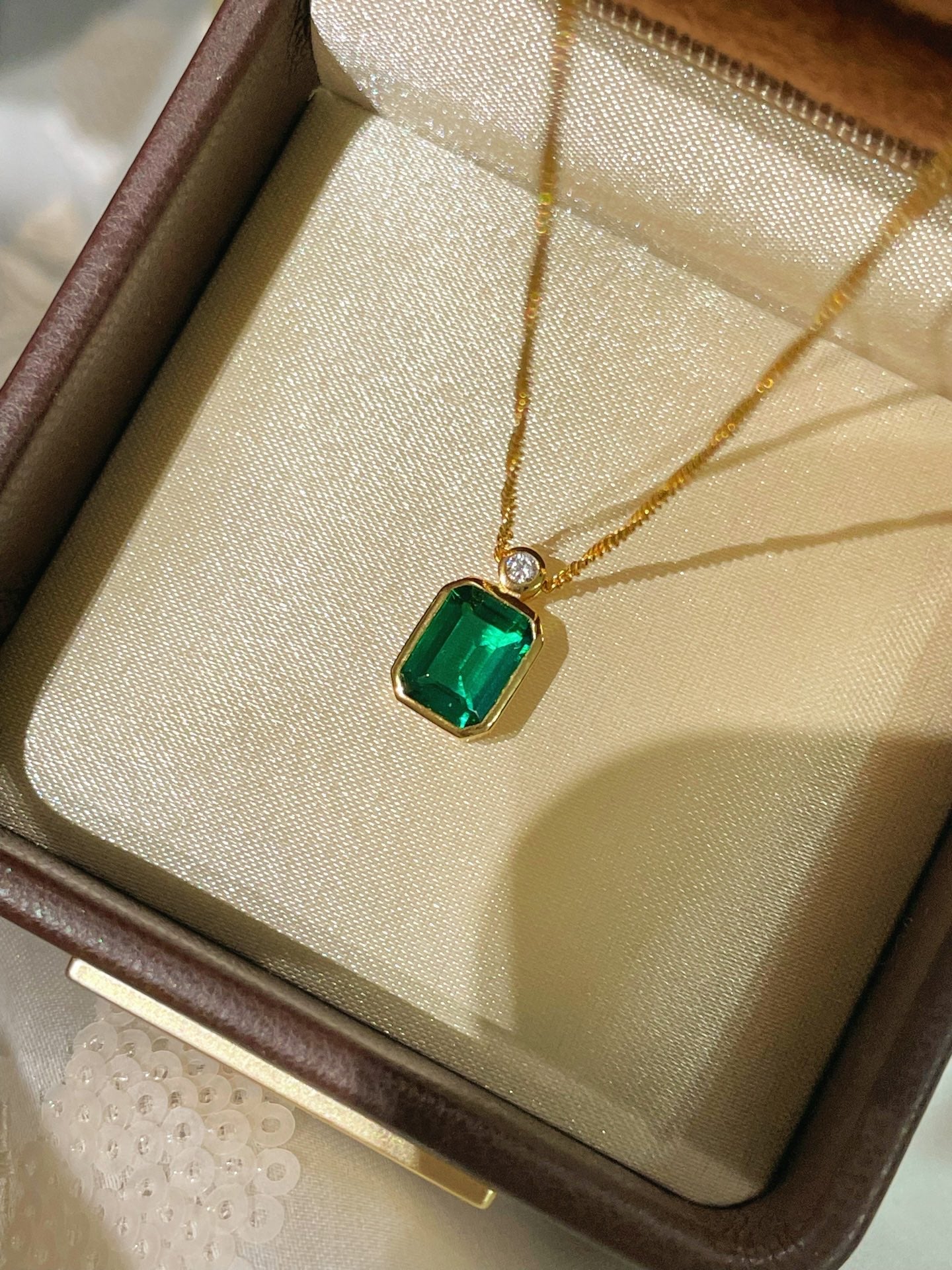 Emerald Perfume Bottle Necklace - floysun