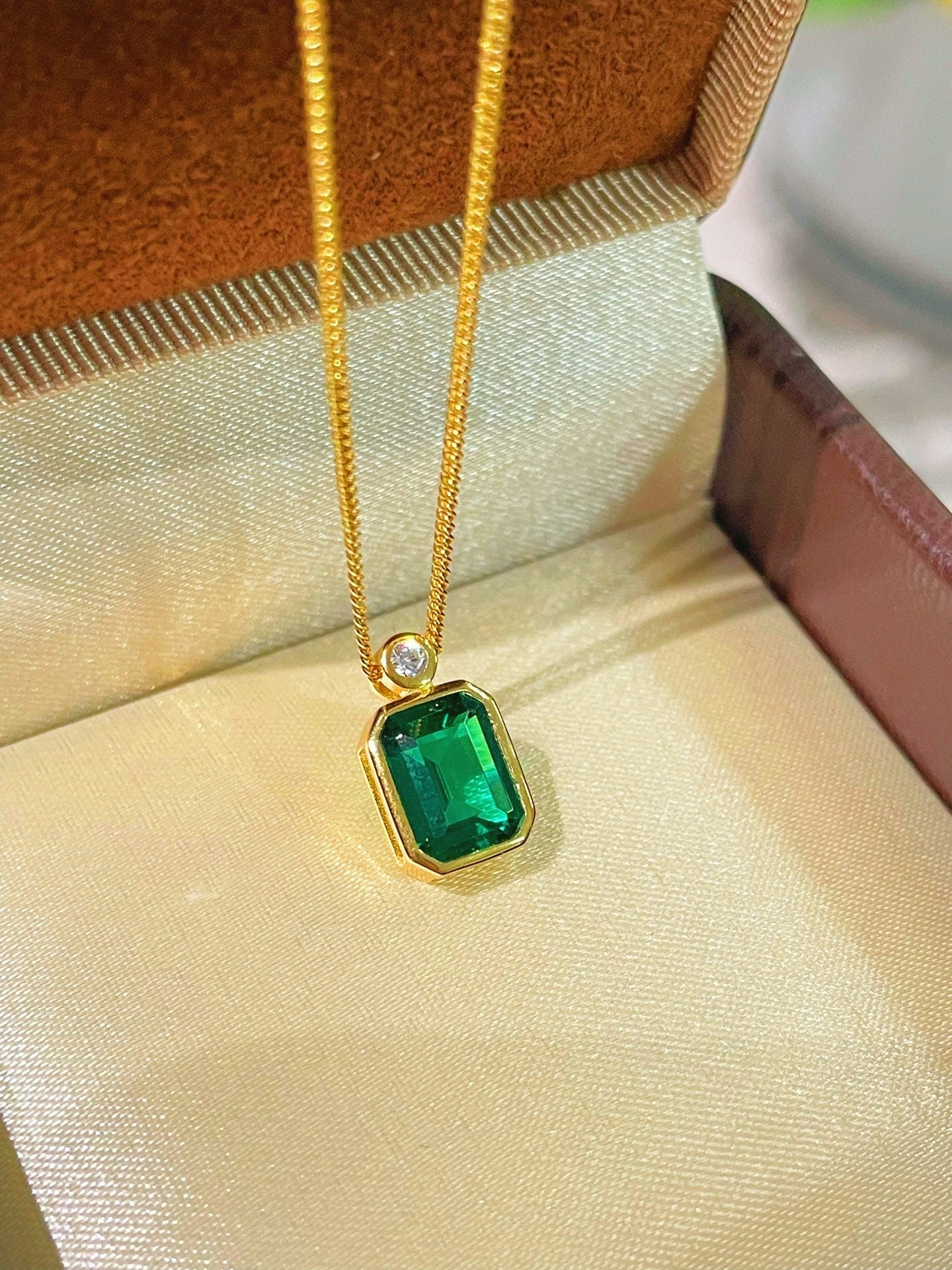 Emerald Perfume Bottle Necklace - floysun