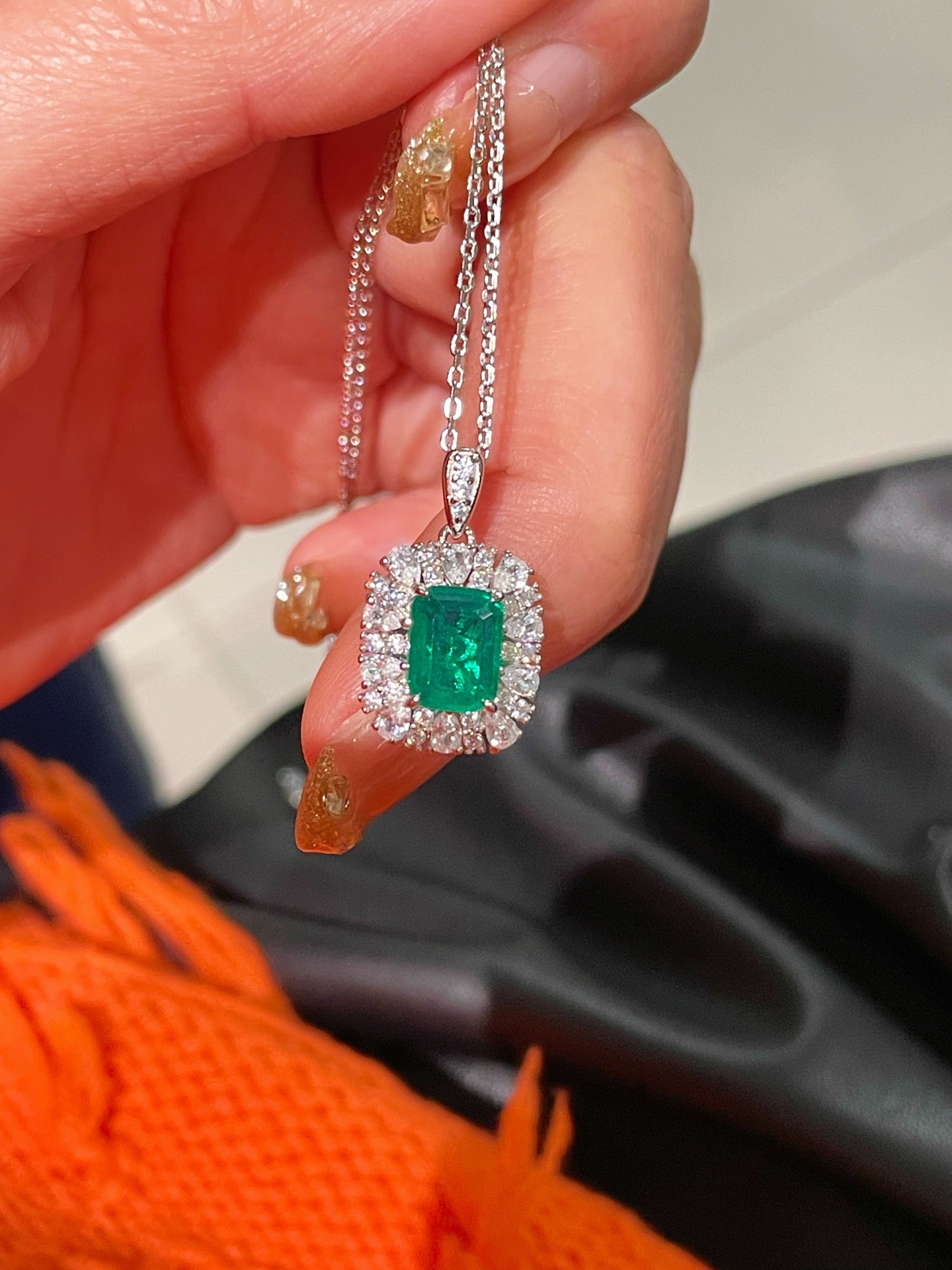 Emerald Radiance Necklace – Classic Statement Edition - floysun