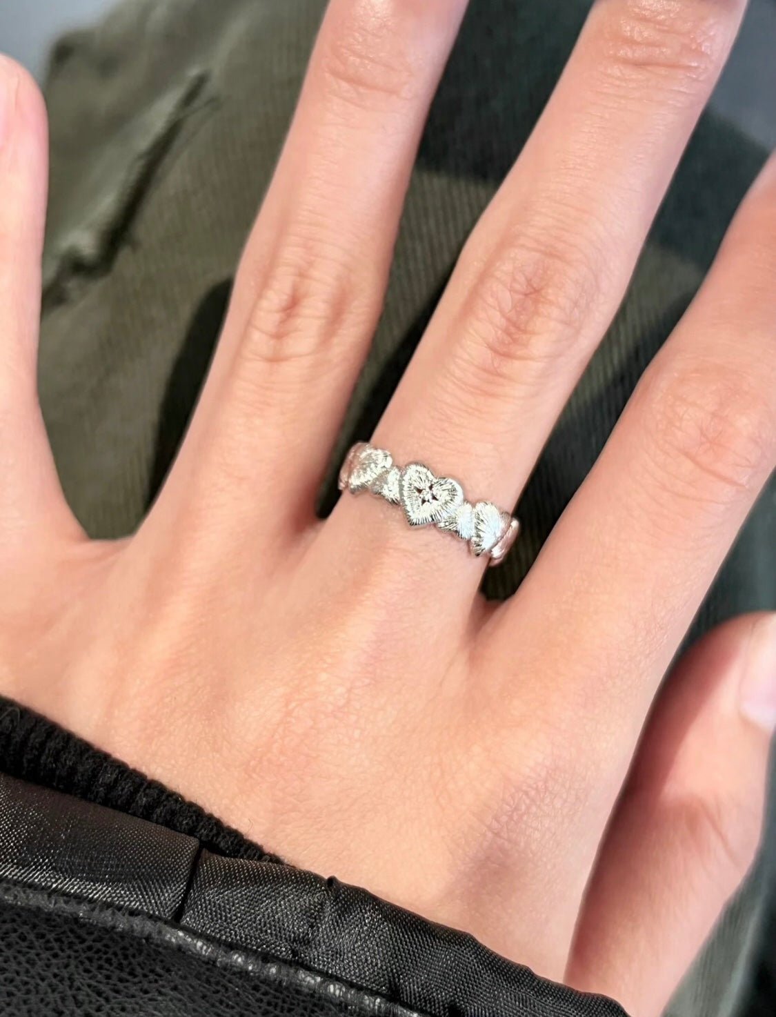 Engraved Heart Cluster Zirconia Ring - floysun