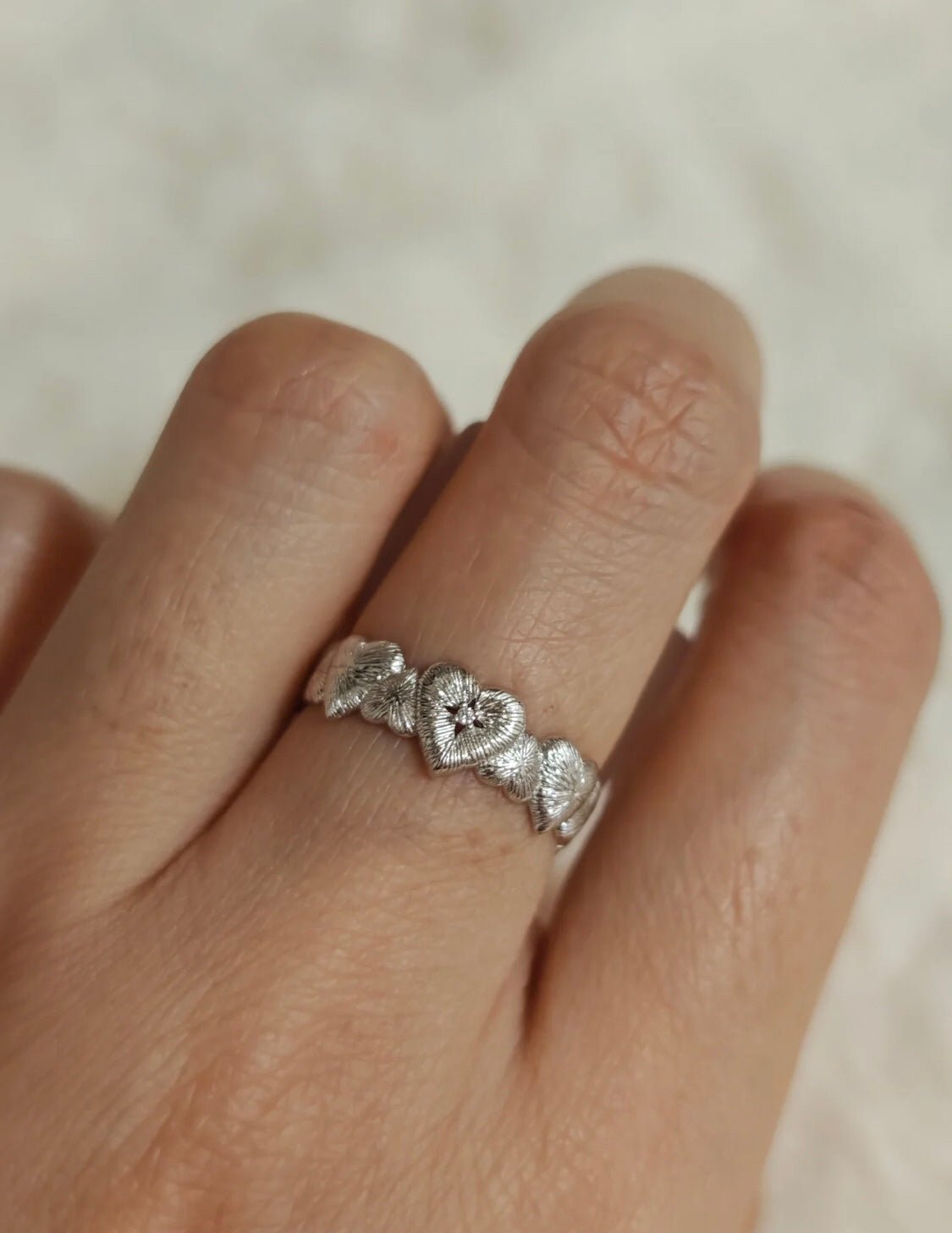 Engraved Heart Cluster Zirconia Ring - floysun