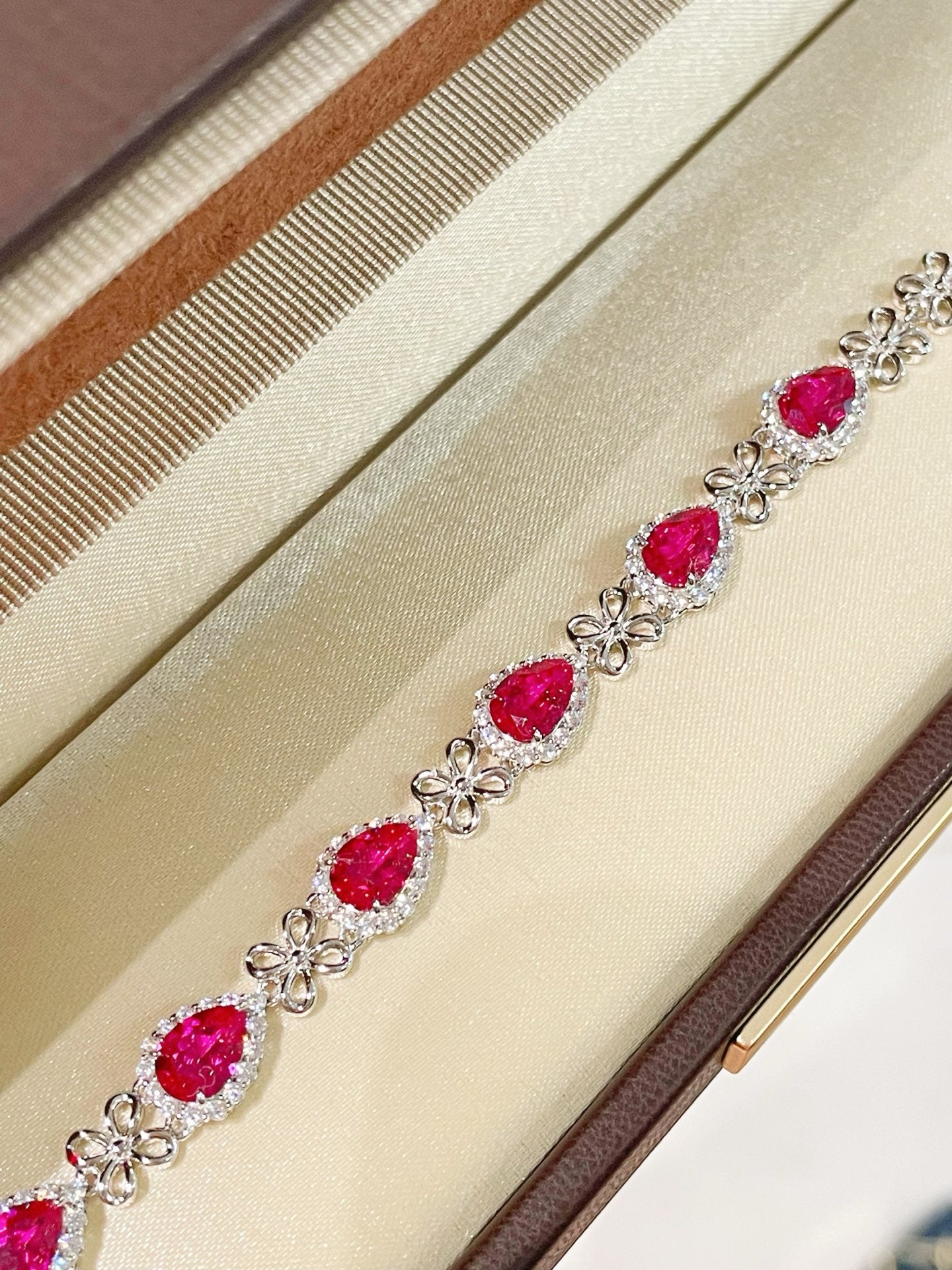Exquisite Ruby Teardrop & Diamond Bracelet with Four - Leaf Clover Accents - floysun