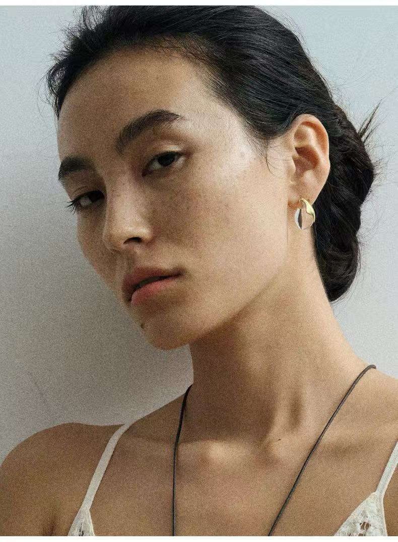 Flowing Glacier White Crystal Stud Earrings - floysun