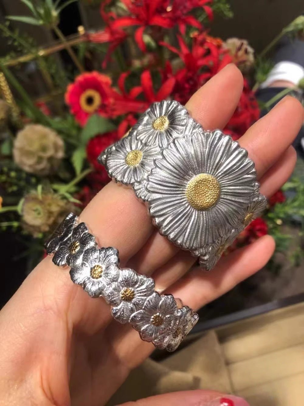 Gardenia Flower Open Bangle - floysun