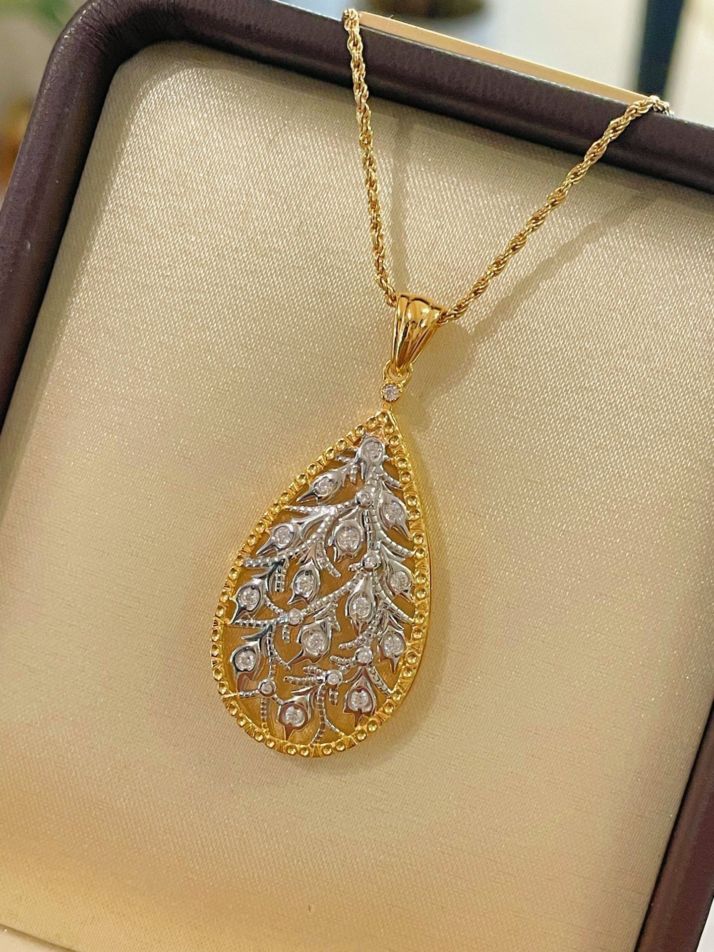 Golden Leaf Twist Necklace with Lab - Grown Diamond Sparkle - floysun