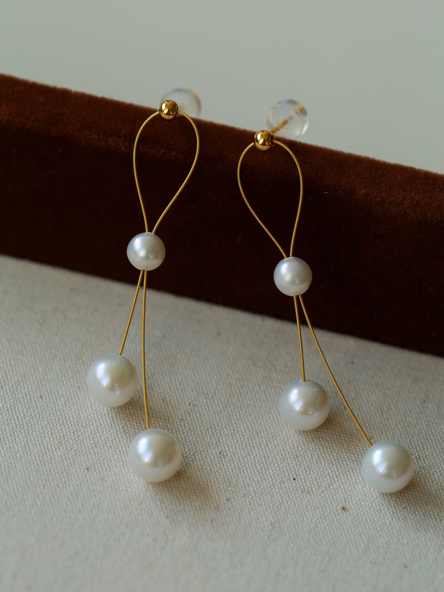 Graceful Gold Wire Pearl Earrings - floysun