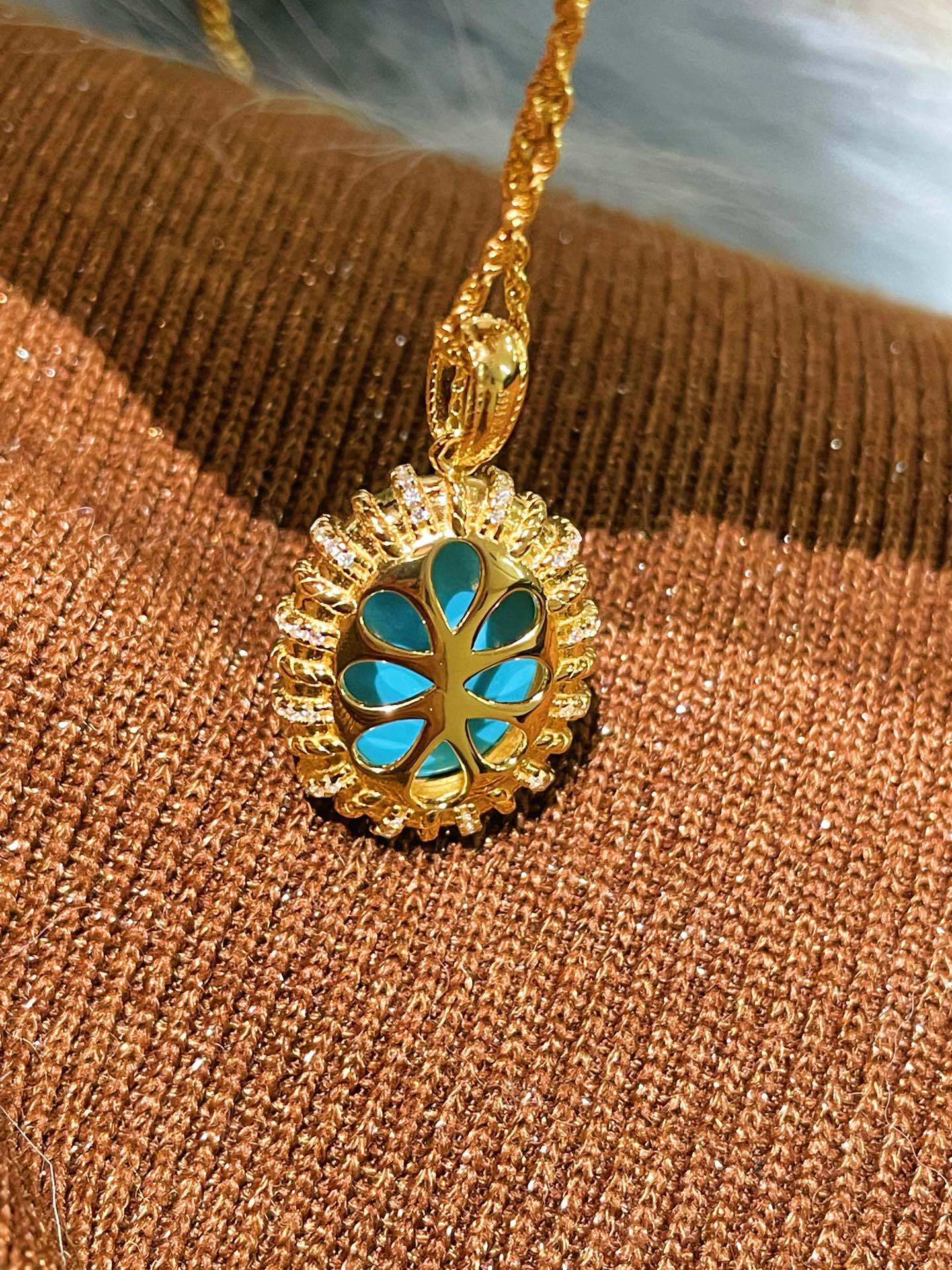 Grand Vintage Lace Blue Turquoise Pendant Necklace Regal Filigree Setting - floysun