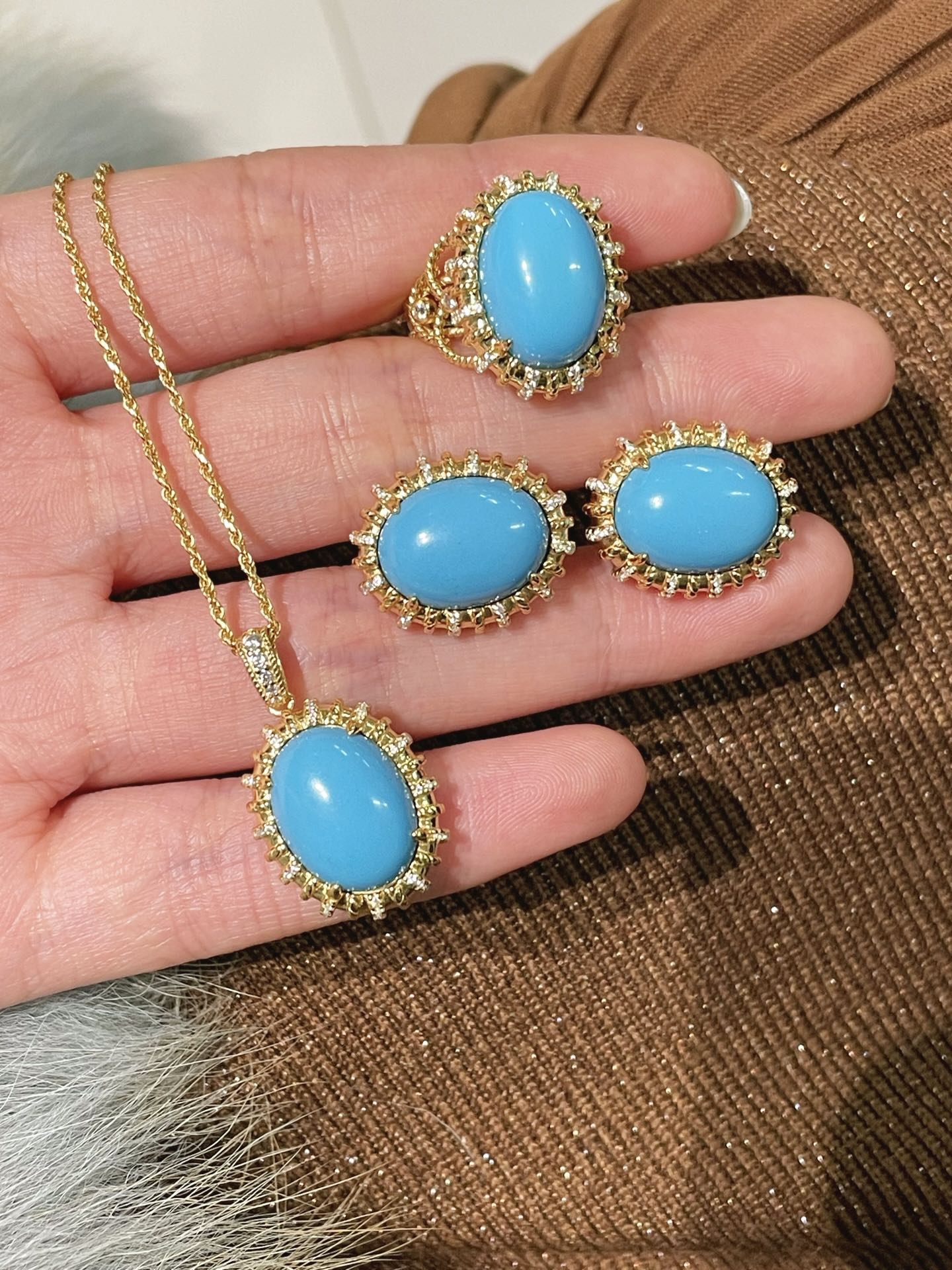 Grand Vintage Lace Blue Turquoise Pendant Necklace Regal Filigree Setting - floysun