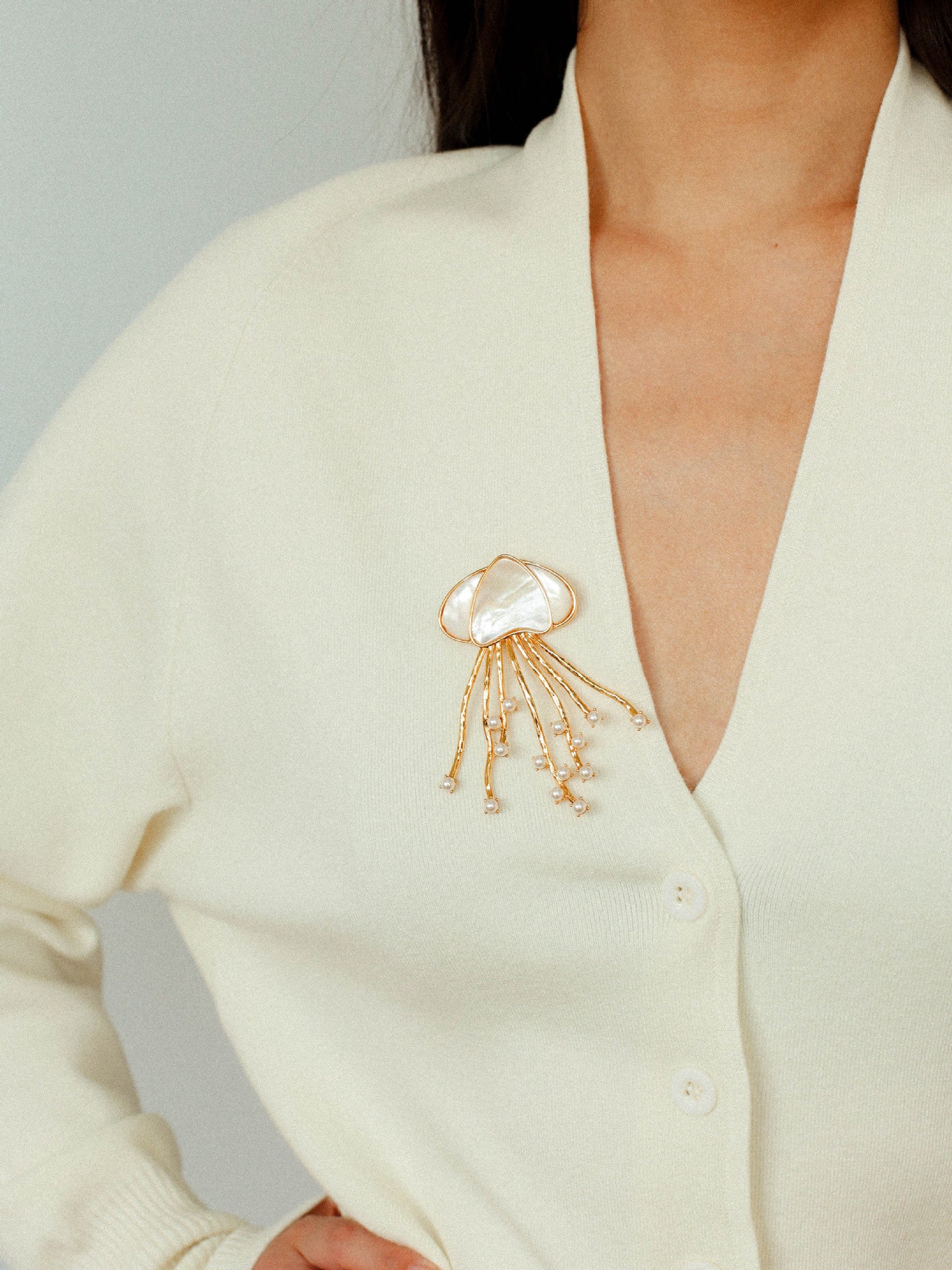 Gray & White Mother - of - pearl Glass Jellyfish Brooch - floysun