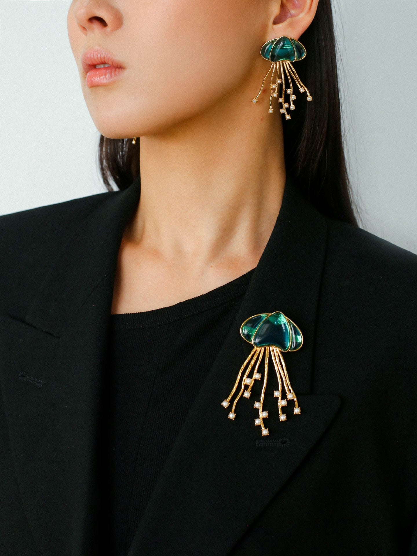 Gray & White Mother - of - pearl Glass Jellyfish Brooch - floysun