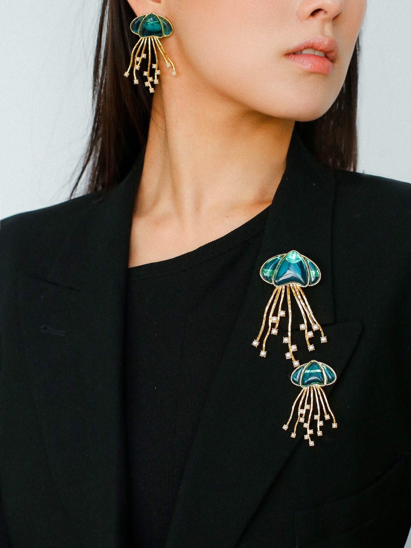 Gray & White Mother - of - pearl Glass Jellyfish Brooch - floysun