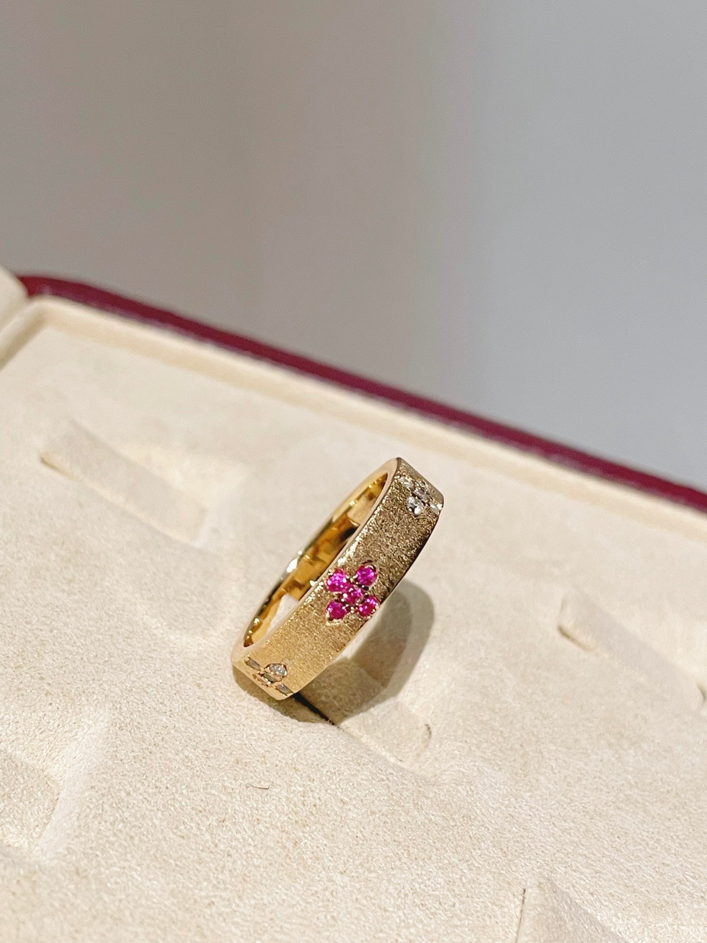 Handcrafted Brushed Clover Ring Pink Sapphires - floysun