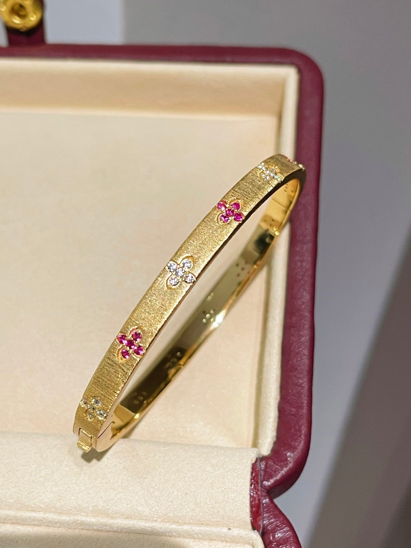 Handcrafted Brushed Pink Sapphire Clover Bangle - floysun